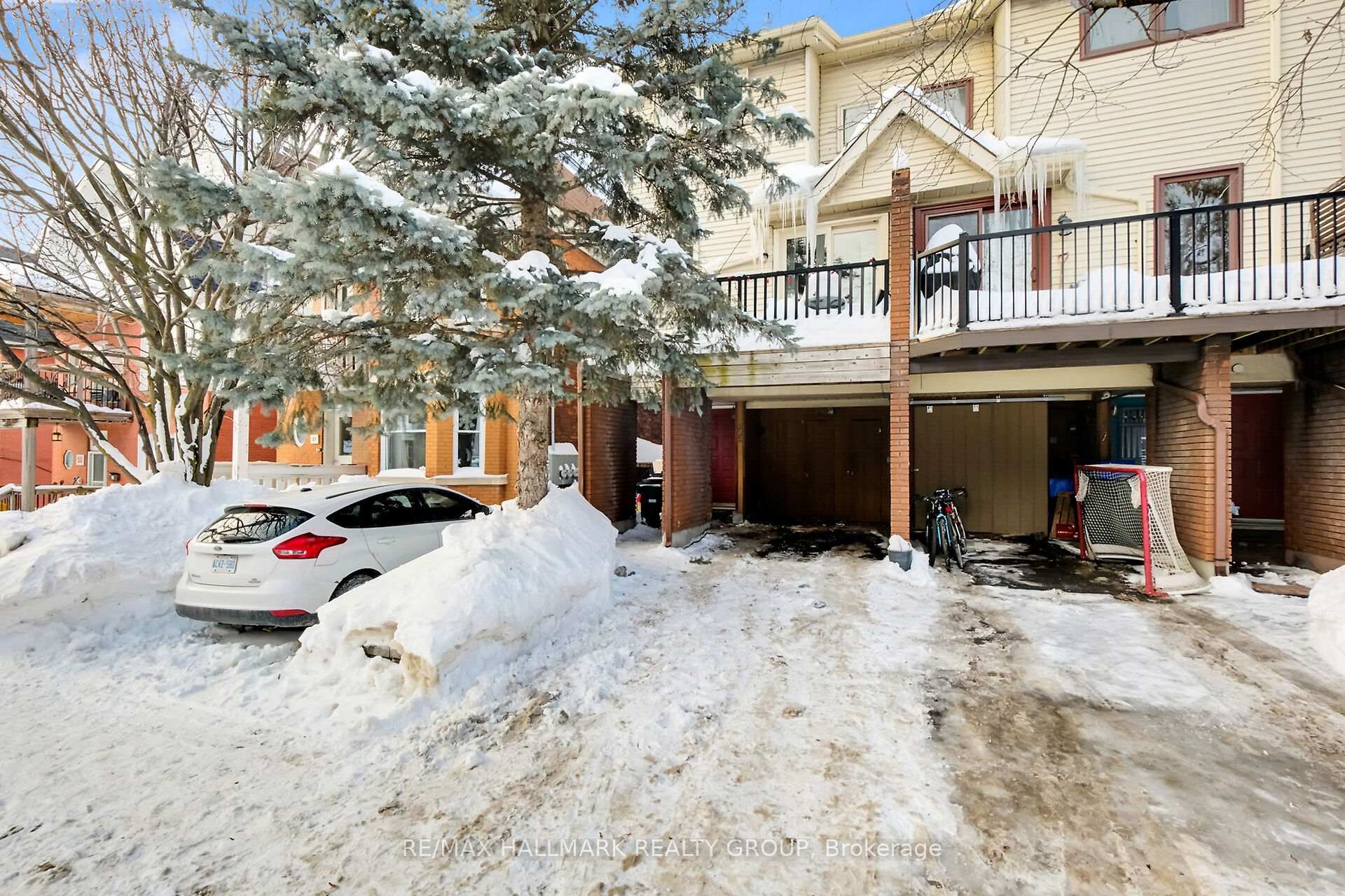 Photo 3 of 49 Spruce Street, Ottawa, West Centre Town — HOMEH