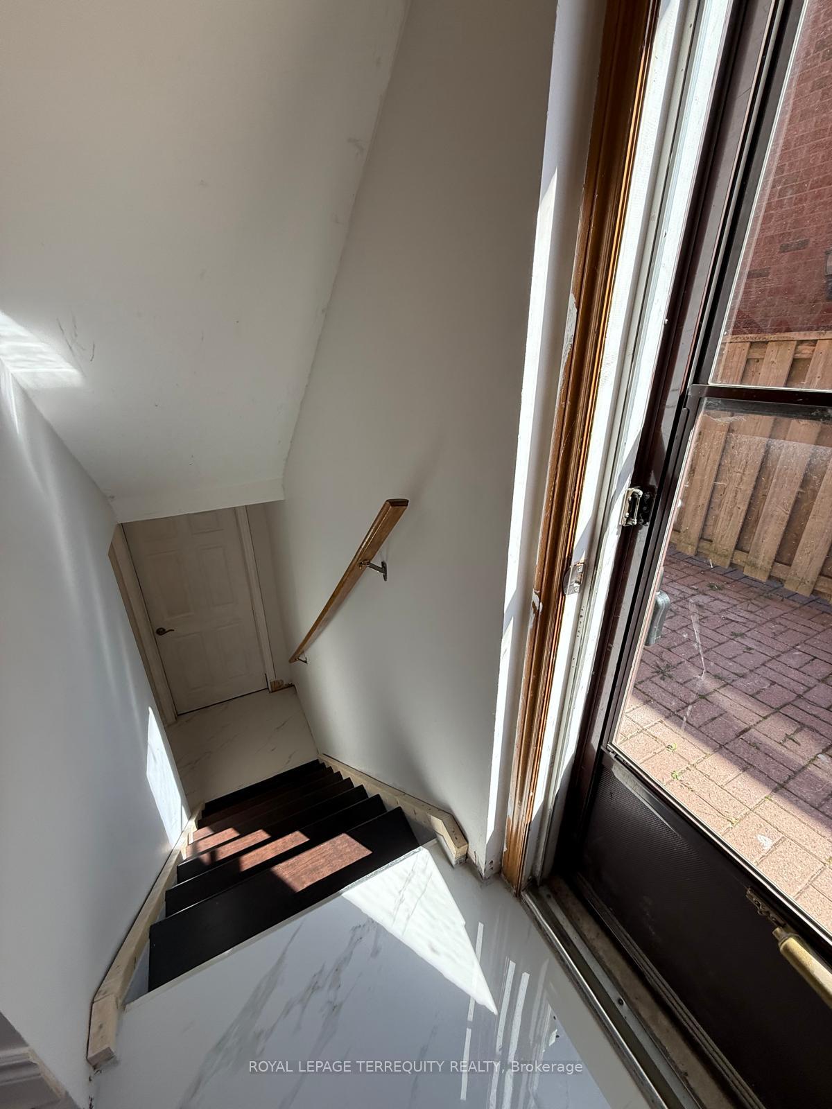 Photo 6 of Unit Lower, 15 Kaiser Drive, Vaughan, West Woodbridge — HOMEH