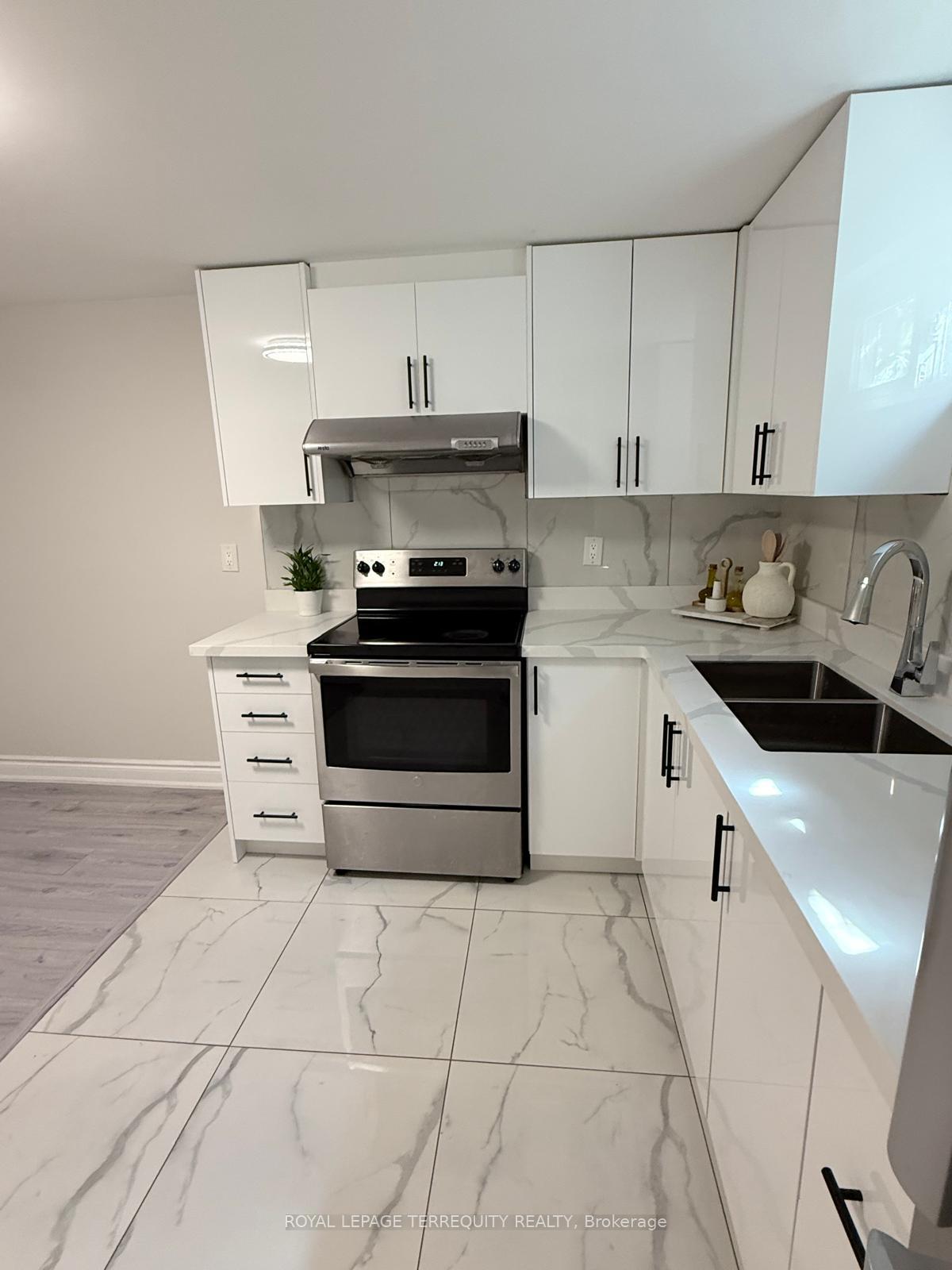 Photo 13 of Unit Lower, 15 Kaiser Drive, Vaughan, West Woodbridge — HOMEH