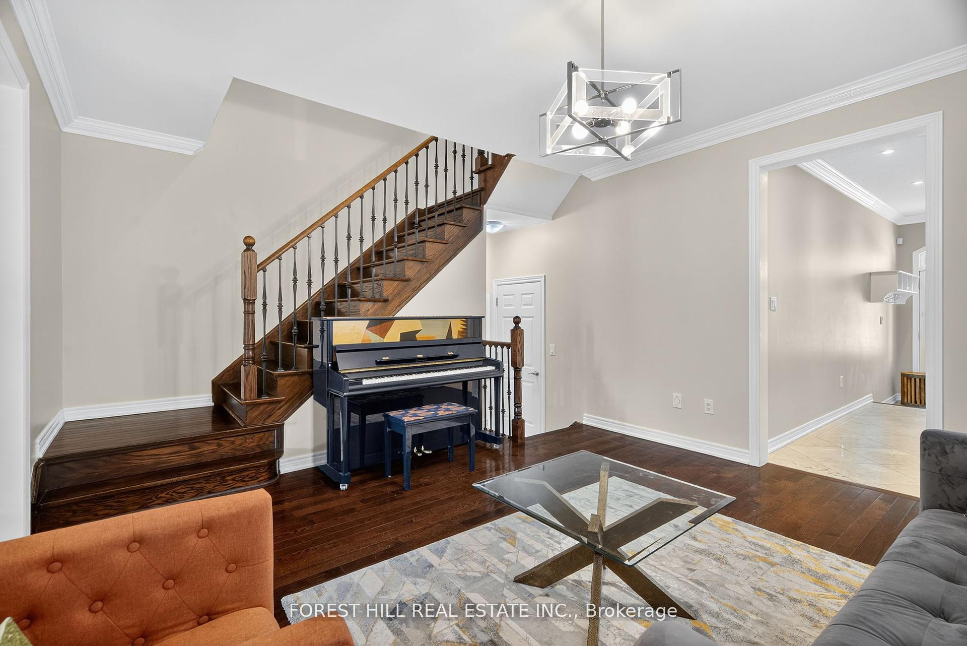 Photo 6 of 9 Robert Green Crescent, Vaughan, Patterson — HOMEH