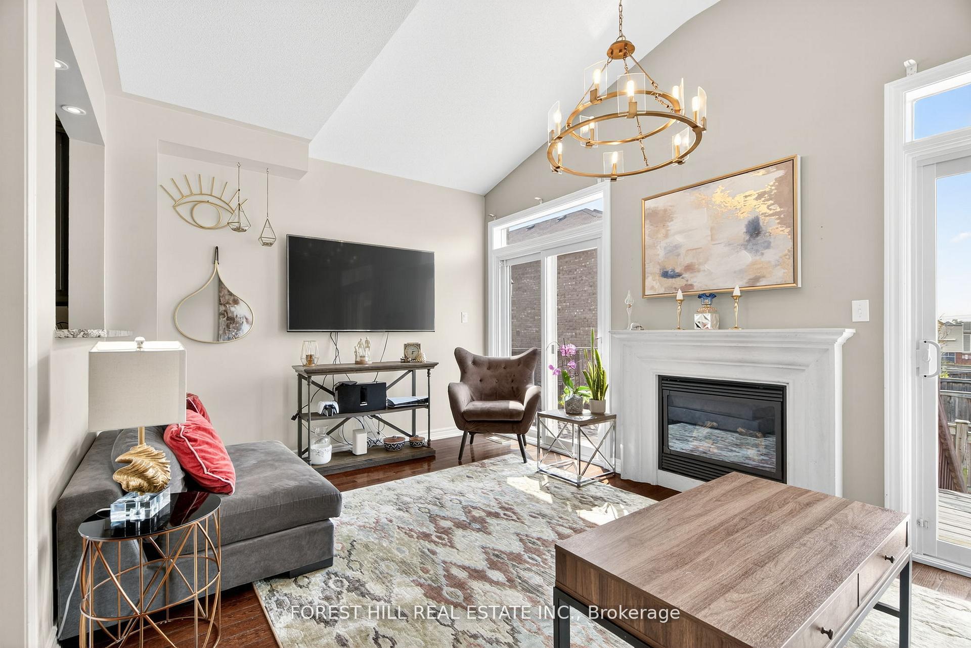 Photo 12 of 9 Robert Green Crescent, Vaughan, Patterson — HOMEH