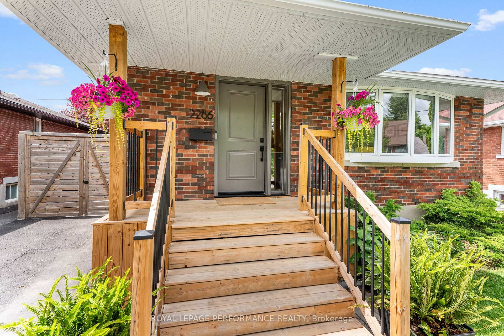 Photo 3 of 2286 Utah Street, Ottawa, Alta Vista — HOMEH