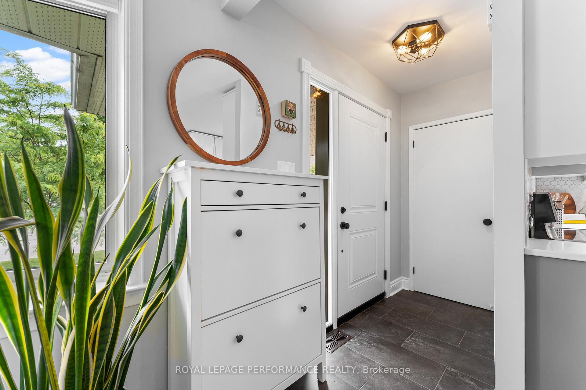 Photo 2 of 2286 Utah Street, Ottawa, Alta Vista — HOMEH