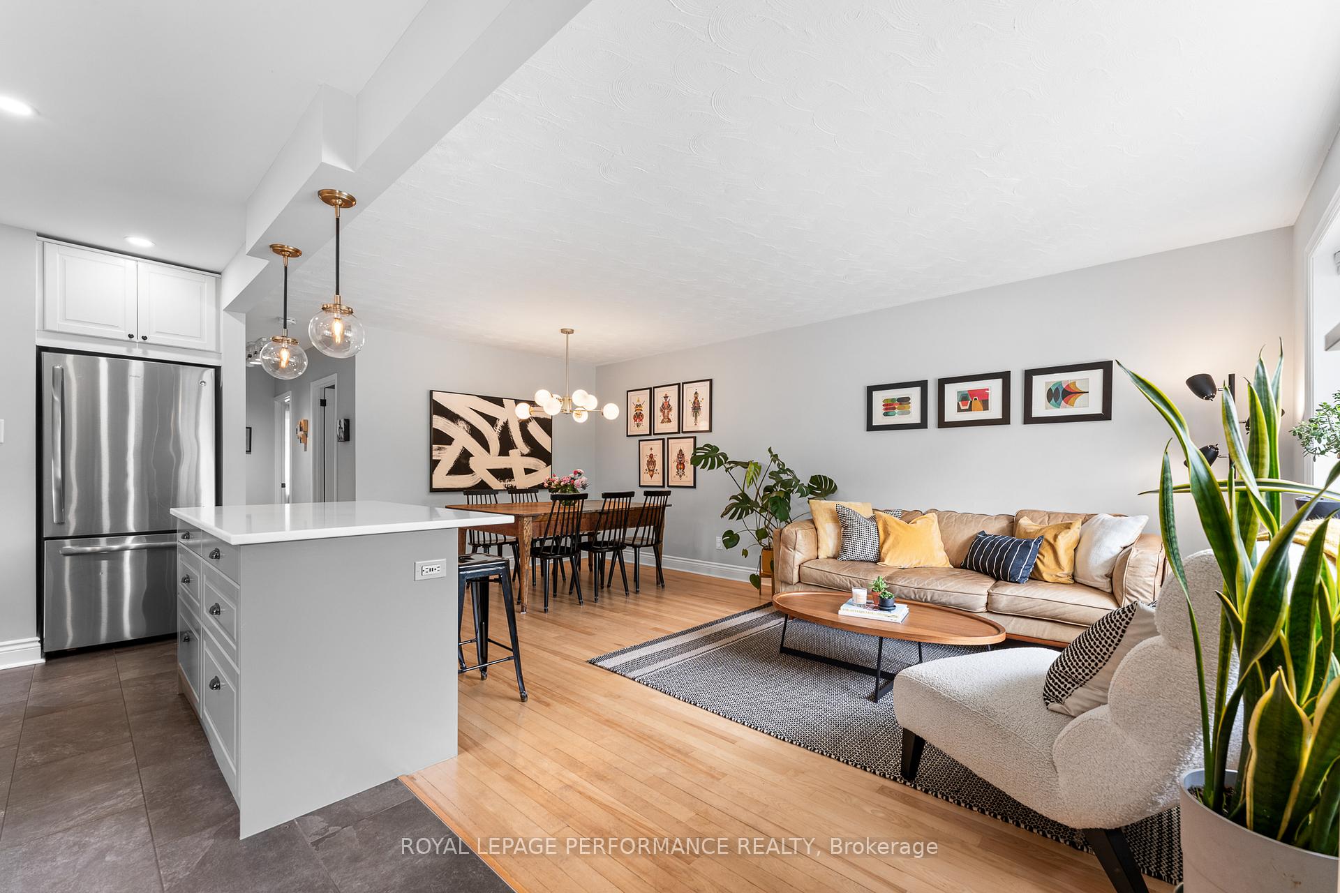 Photo 5 of 2286 Utah Street, Ottawa, Alta Vista — HOMEH