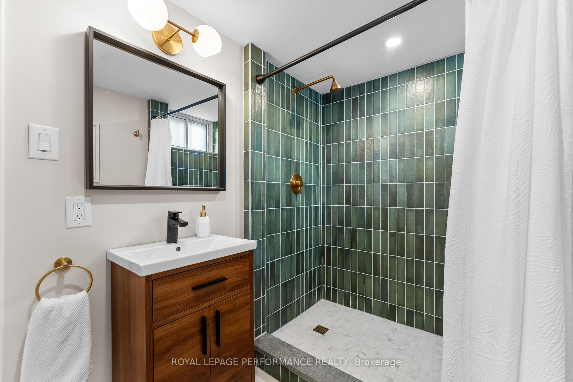 Photo 35 of 2286 Utah Street, Ottawa, Alta Vista — HOMEH