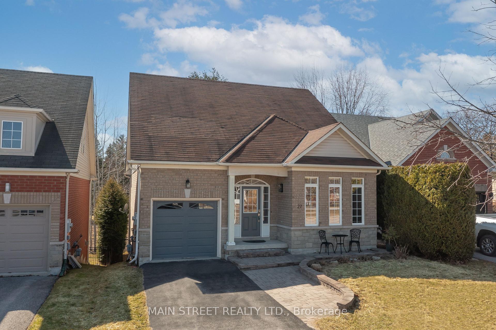 Photo 1 of 27 Meadow's End Crescent, Uxbridge — HOMEH
