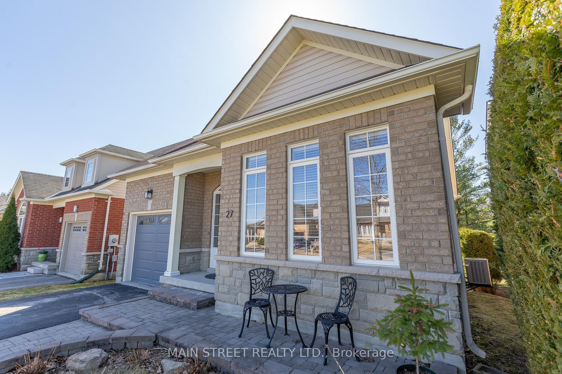 Photo 2 of 27 Meadow's End Crescent, Uxbridge — HOMEH