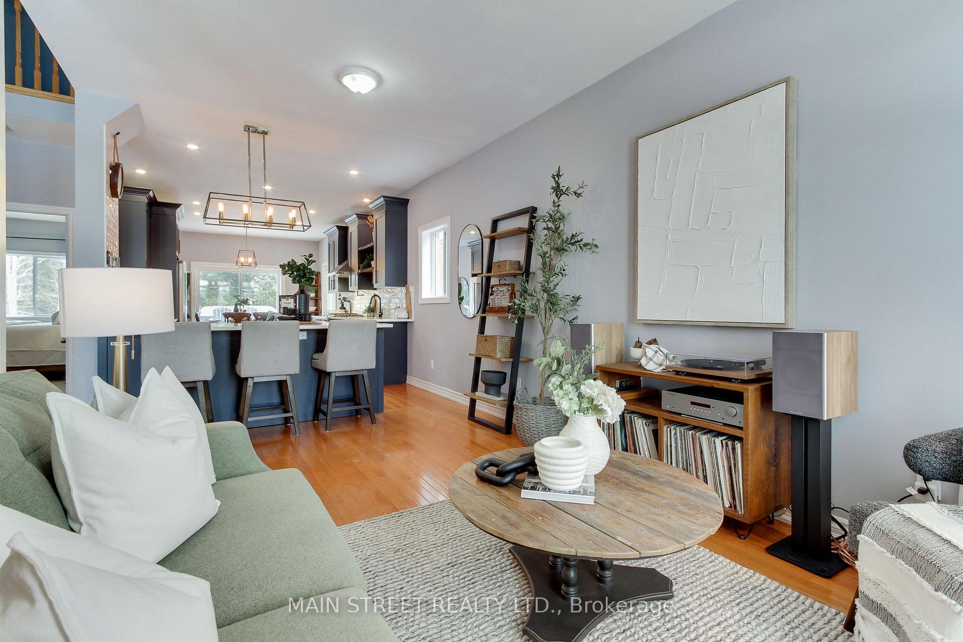 Photo 4 of 27 Meadow's End Crescent, Uxbridge — HOMEH