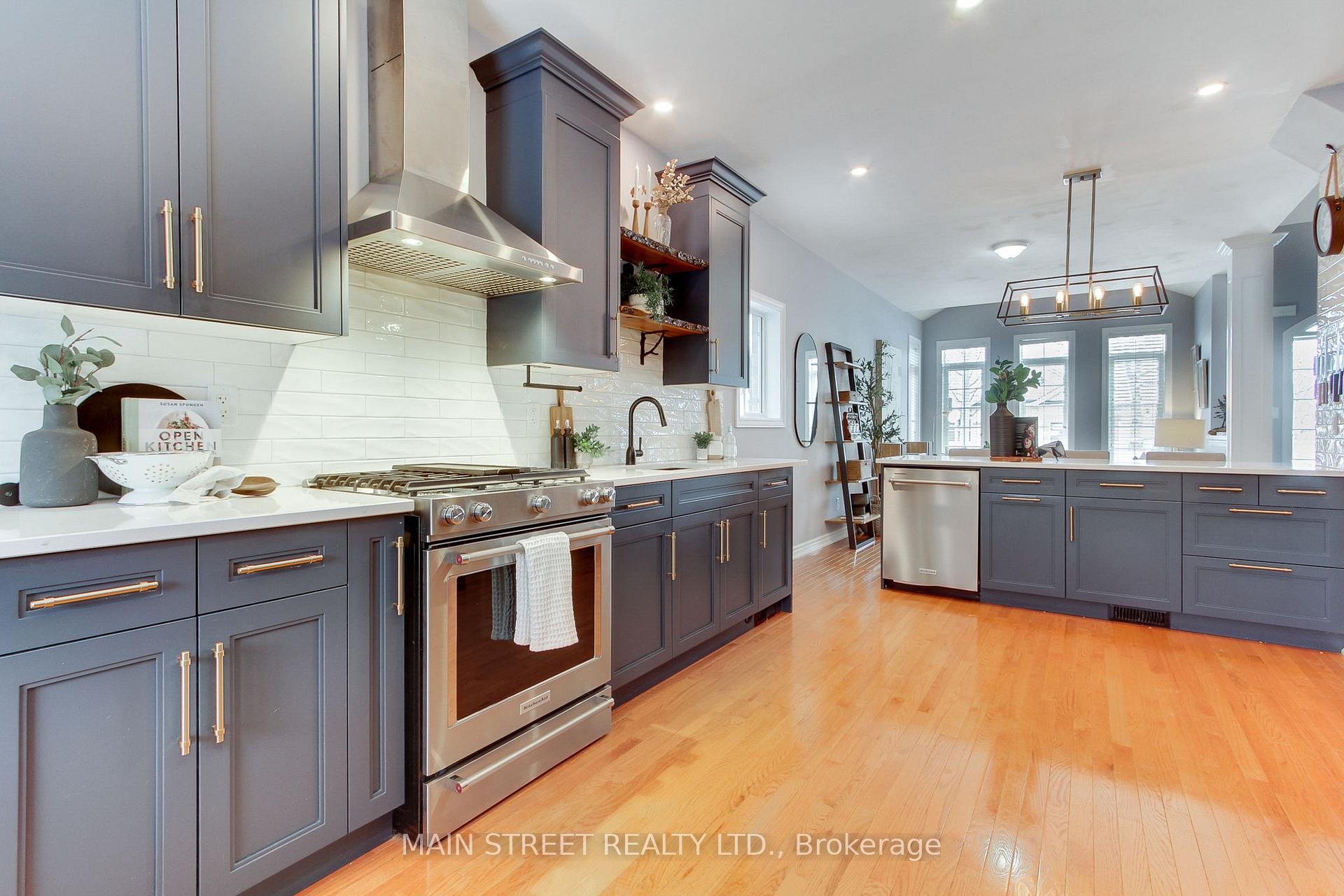 Photo 9 of 27 Meadow's End Crescent, Uxbridge — HOMEH