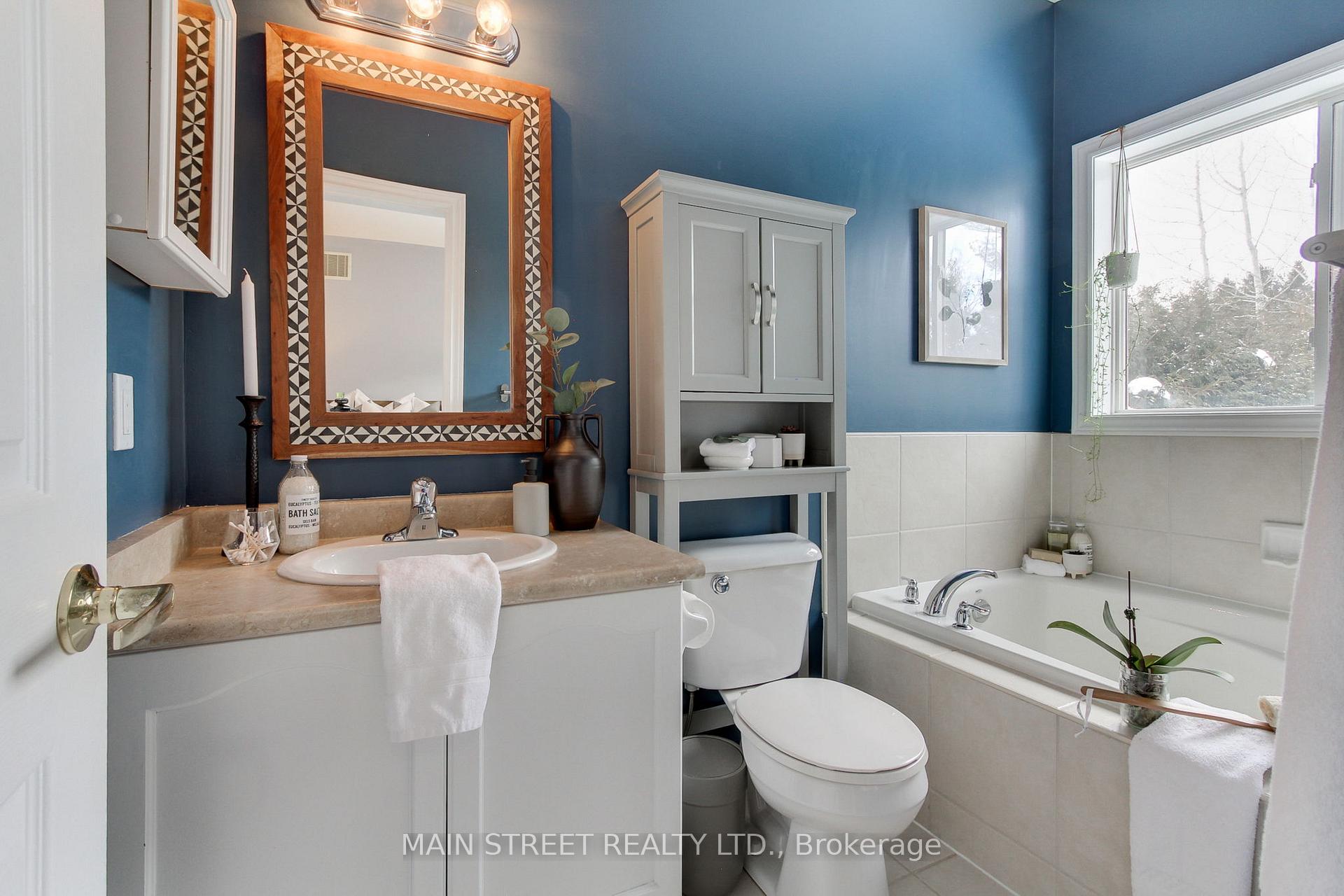 Photo 15 of 27 Meadow's End Crescent, Uxbridge — HOMEH