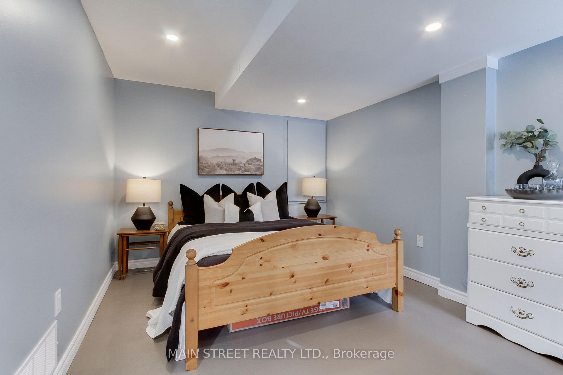 Photo 25 of 27 Meadow's End Crescent, Uxbridge — HOMEH