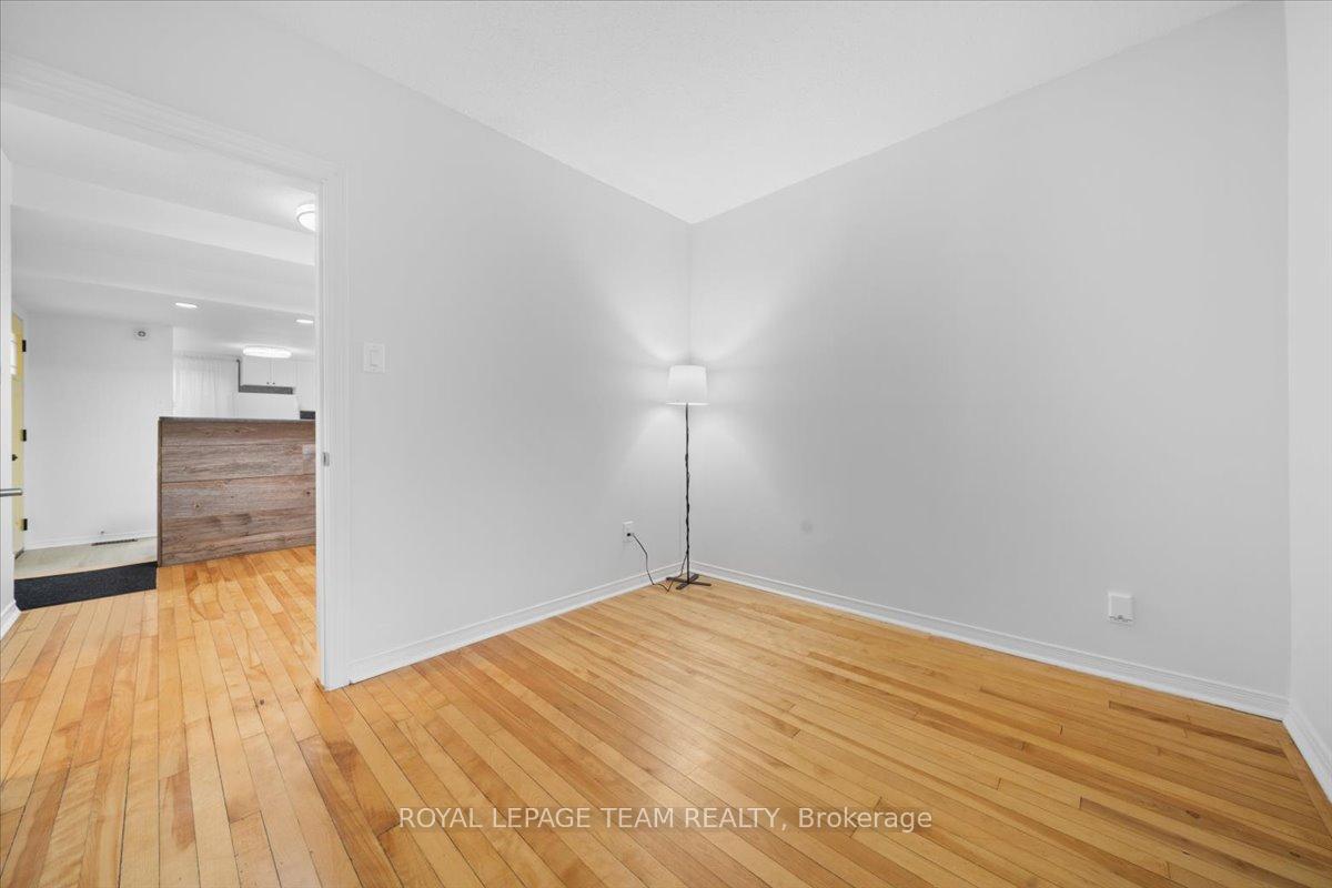 Photo 2 of Unit 1, 135 Upper Lorne Place, Ottawa, West Centre Town — HOMEH