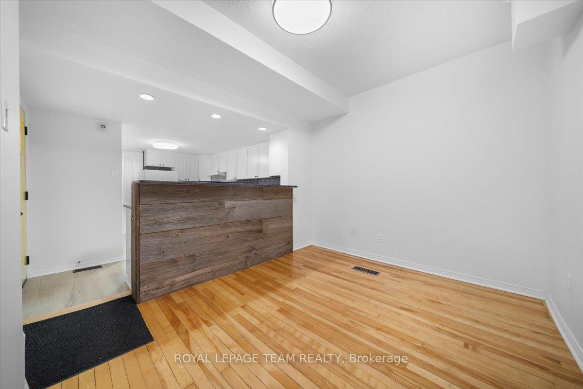 Photo 4 of Unit 1, 135 Upper Lorne Place, Ottawa, West Centre Town — HOMEH