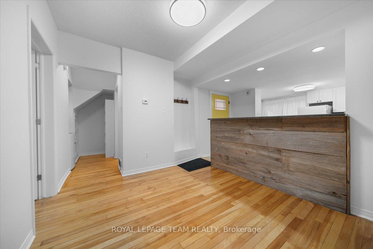 Photo 5 of Unit 1, 135 Upper Lorne Place, Ottawa, West Centre Town — HOMEH