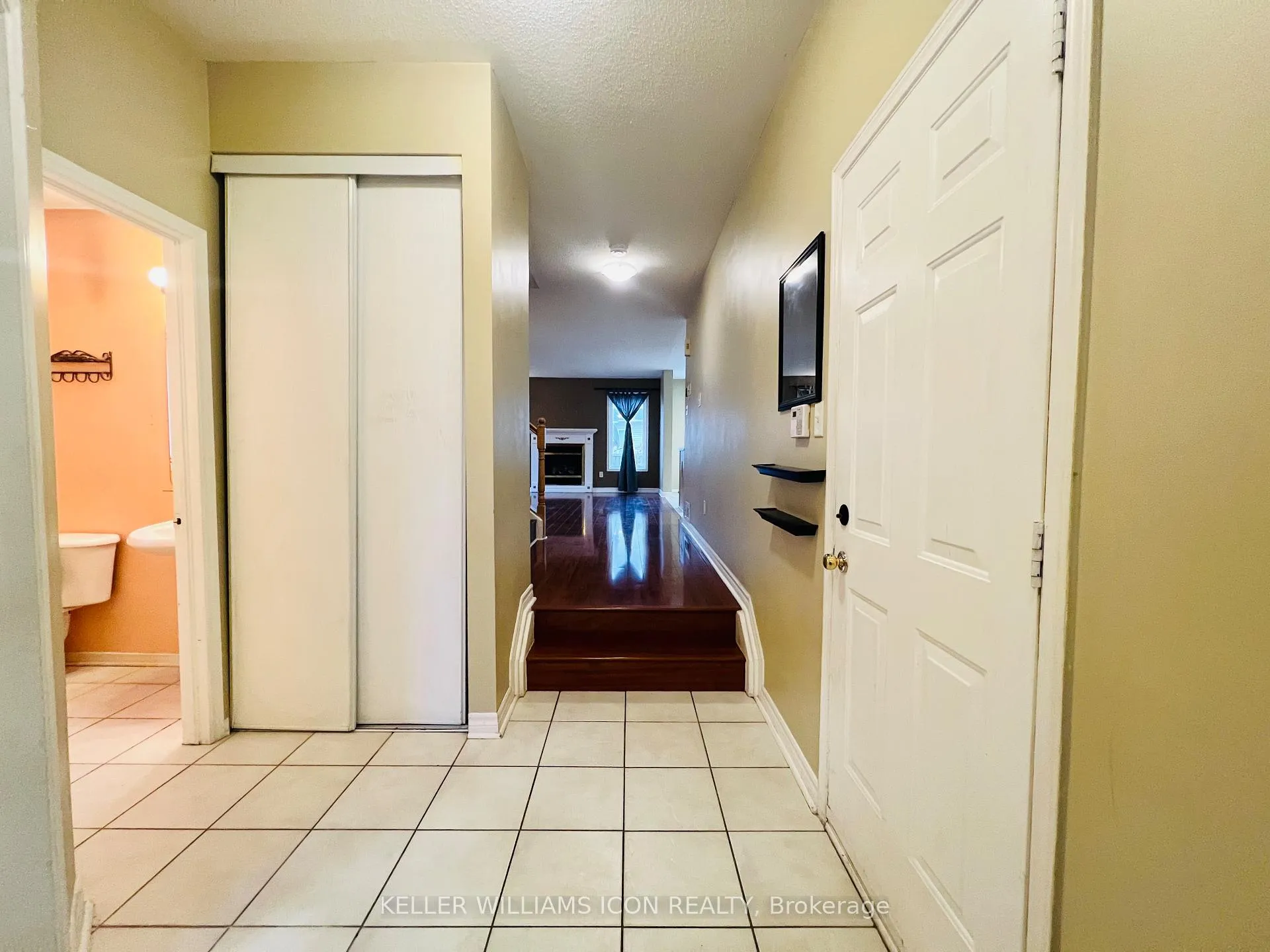 Photo 2 of 21 Karendale Street, Ottawa, Barrhaven East — HOMEH