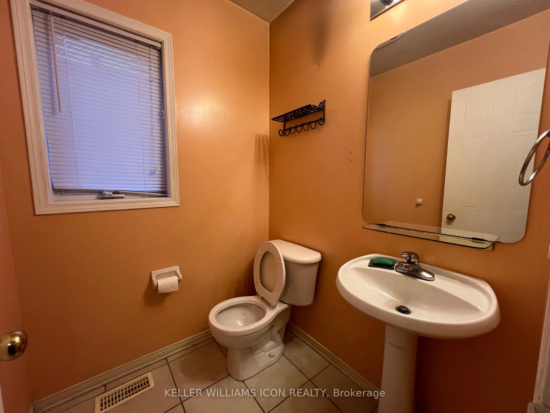 Photo 4 of 21 Karendale Street, Ottawa, Barrhaven East — HOMEH