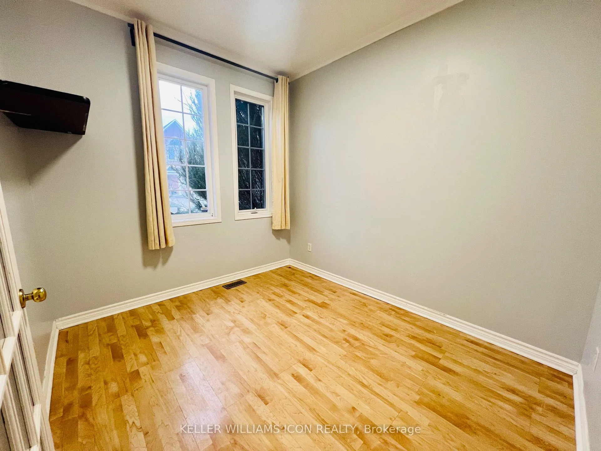 Photo 5 of 21 Karendale Street, Ottawa, Barrhaven East — HOMEH
