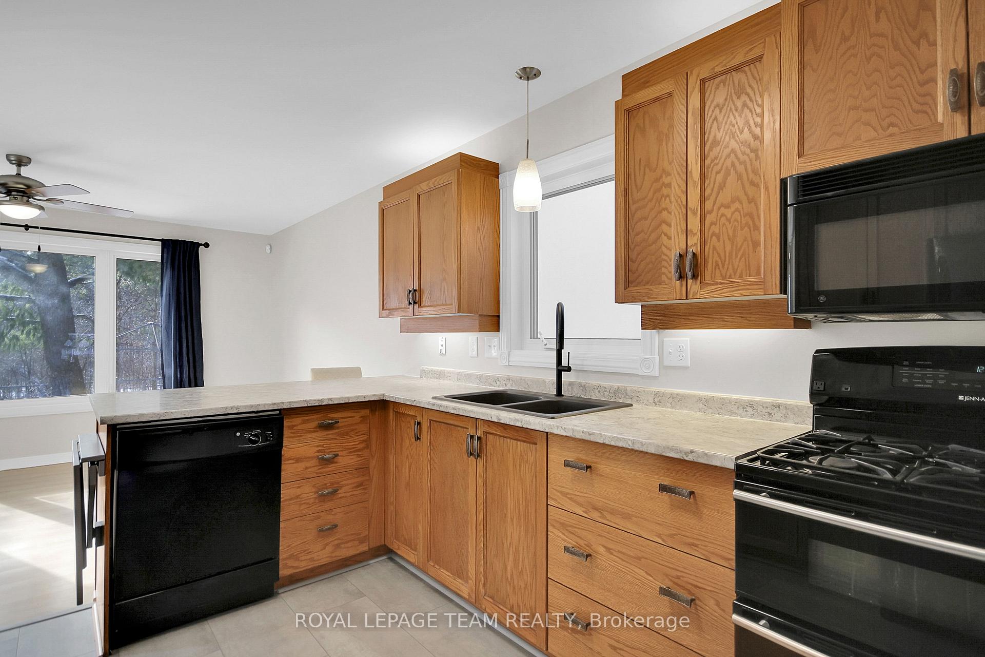 Photo 9 of 56 Forestview Crescent, Ottawa, Westcliffe Estates — HOMEH
