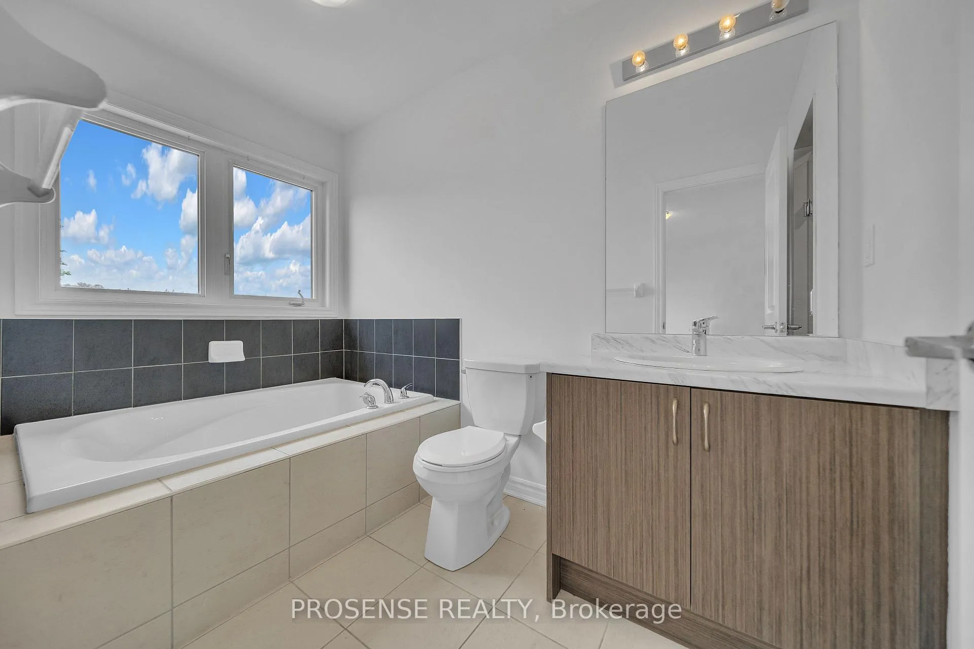 Photo 26 of 47 Eberhardt Drive, Wasaga Beach — HOMEH