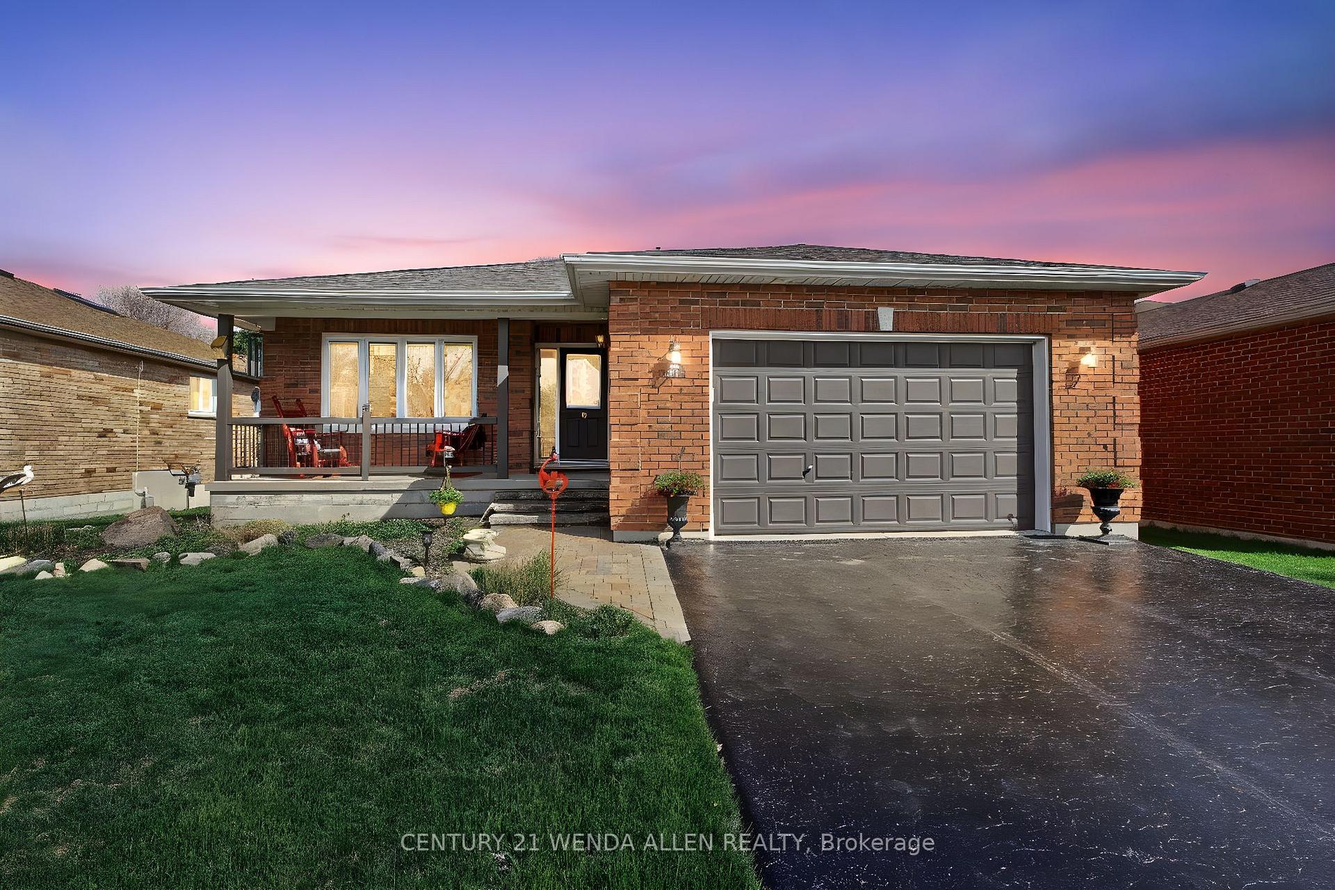Photo 3 of 11 Low Boulevard, Uxbridge — HOMEH