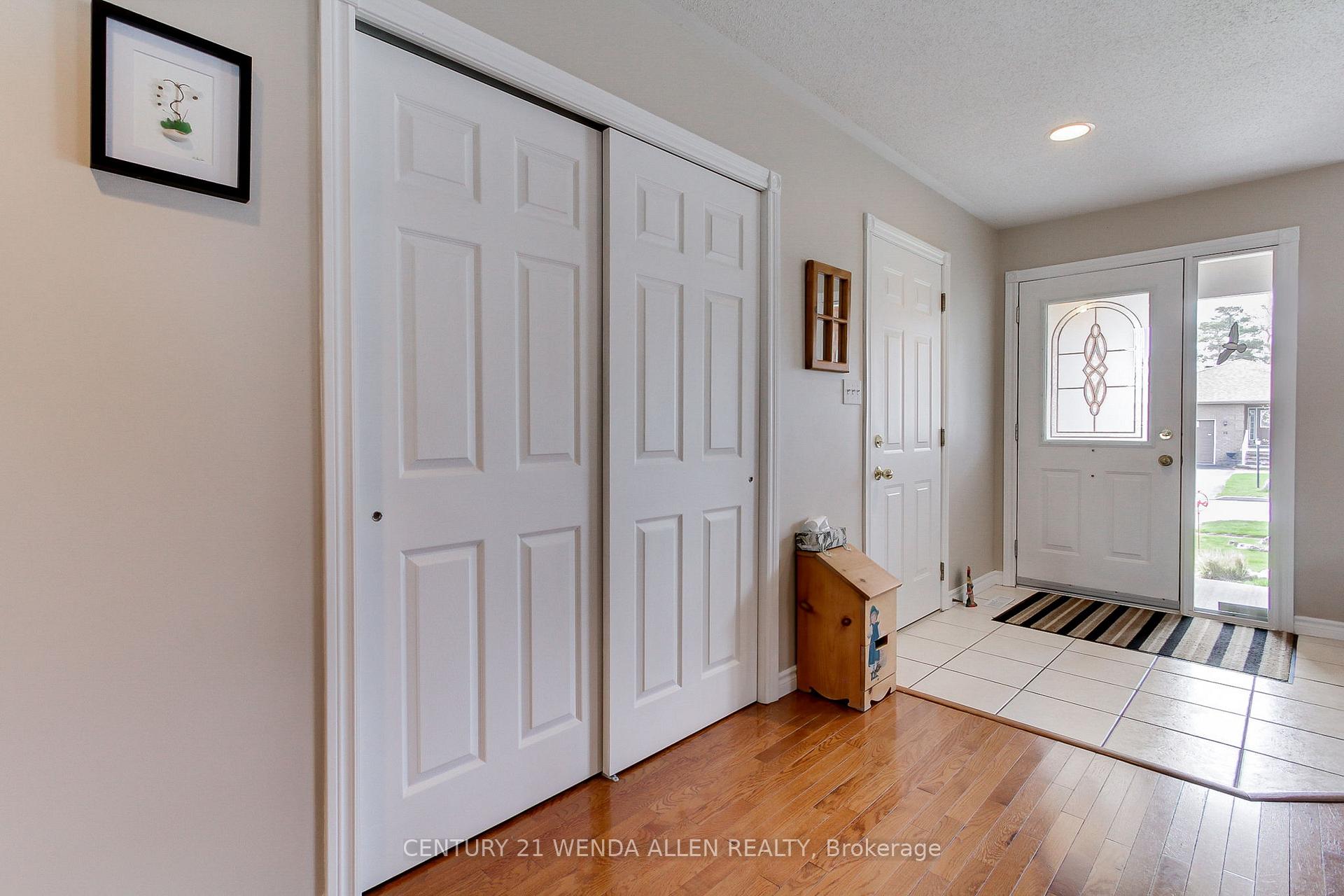 Photo 4 of 11 Low Boulevard, Uxbridge — HOMEH
