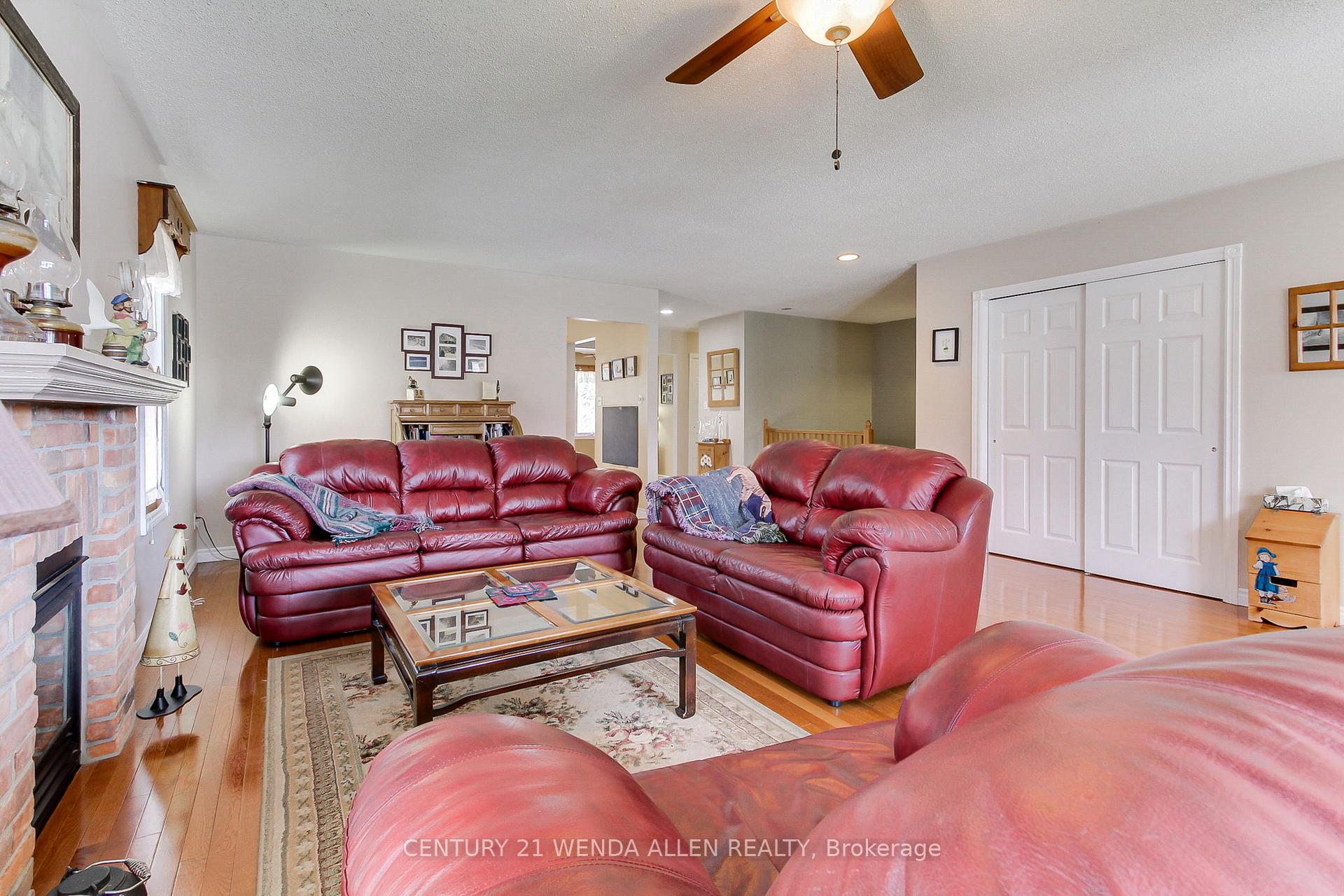 Photo 8 of 11 Low Boulevard, Uxbridge — HOMEH