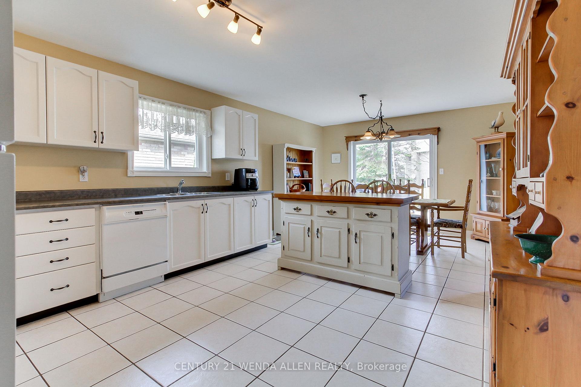 Photo 15 of 11 Low Boulevard, Uxbridge — HOMEH