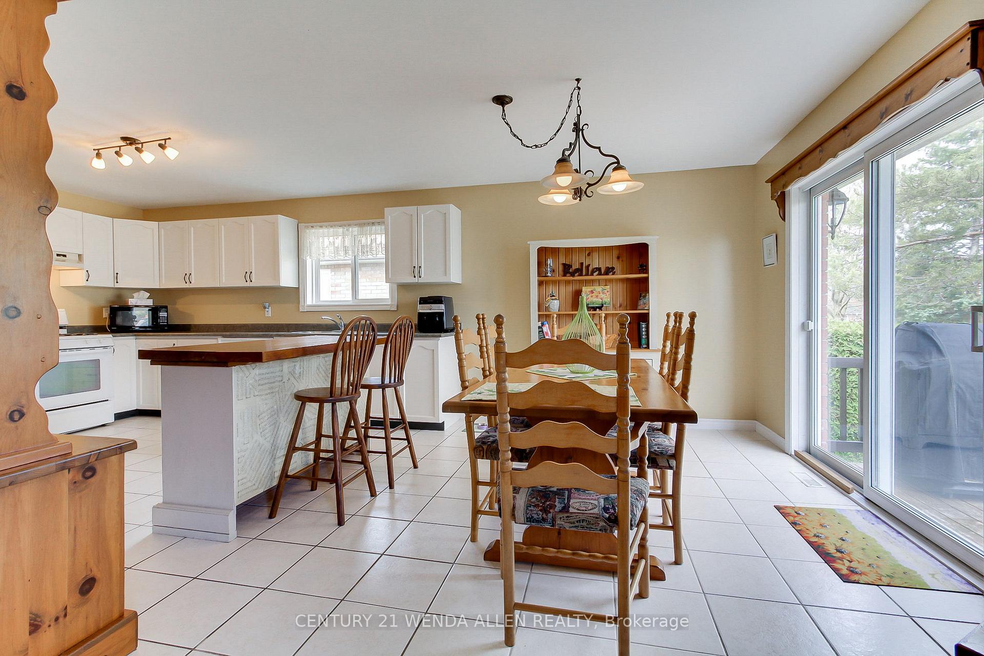 Photo 17 of 11 Low Boulevard, Uxbridge — HOMEH