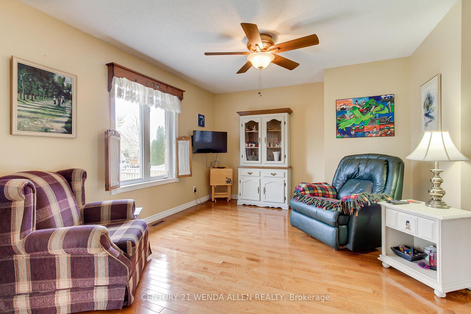 Photo 19 of 11 Low Boulevard, Uxbridge — HOMEH