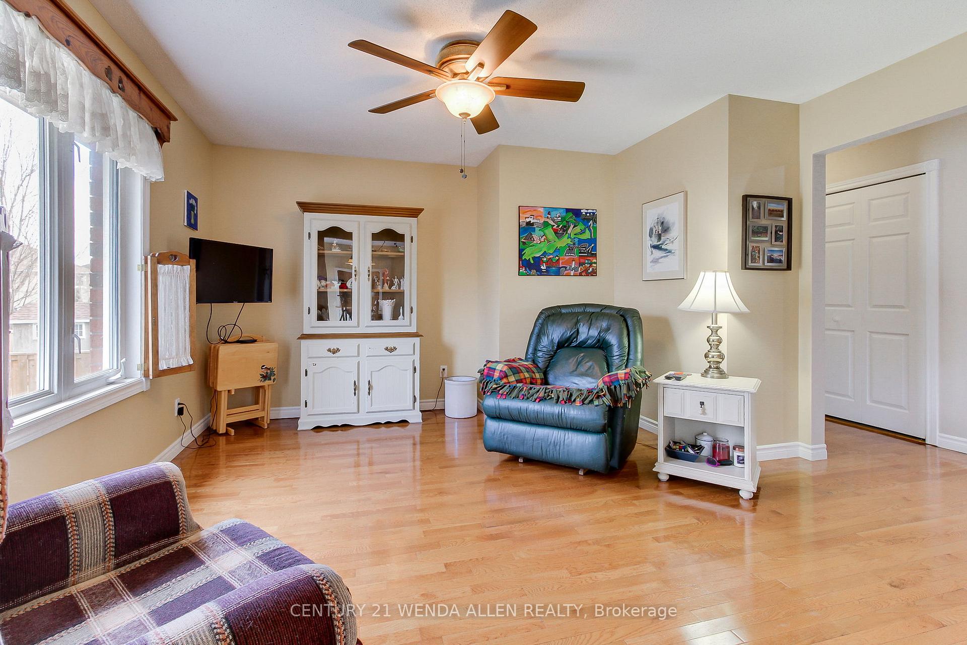Photo 20 of 11 Low Boulevard, Uxbridge — HOMEH
