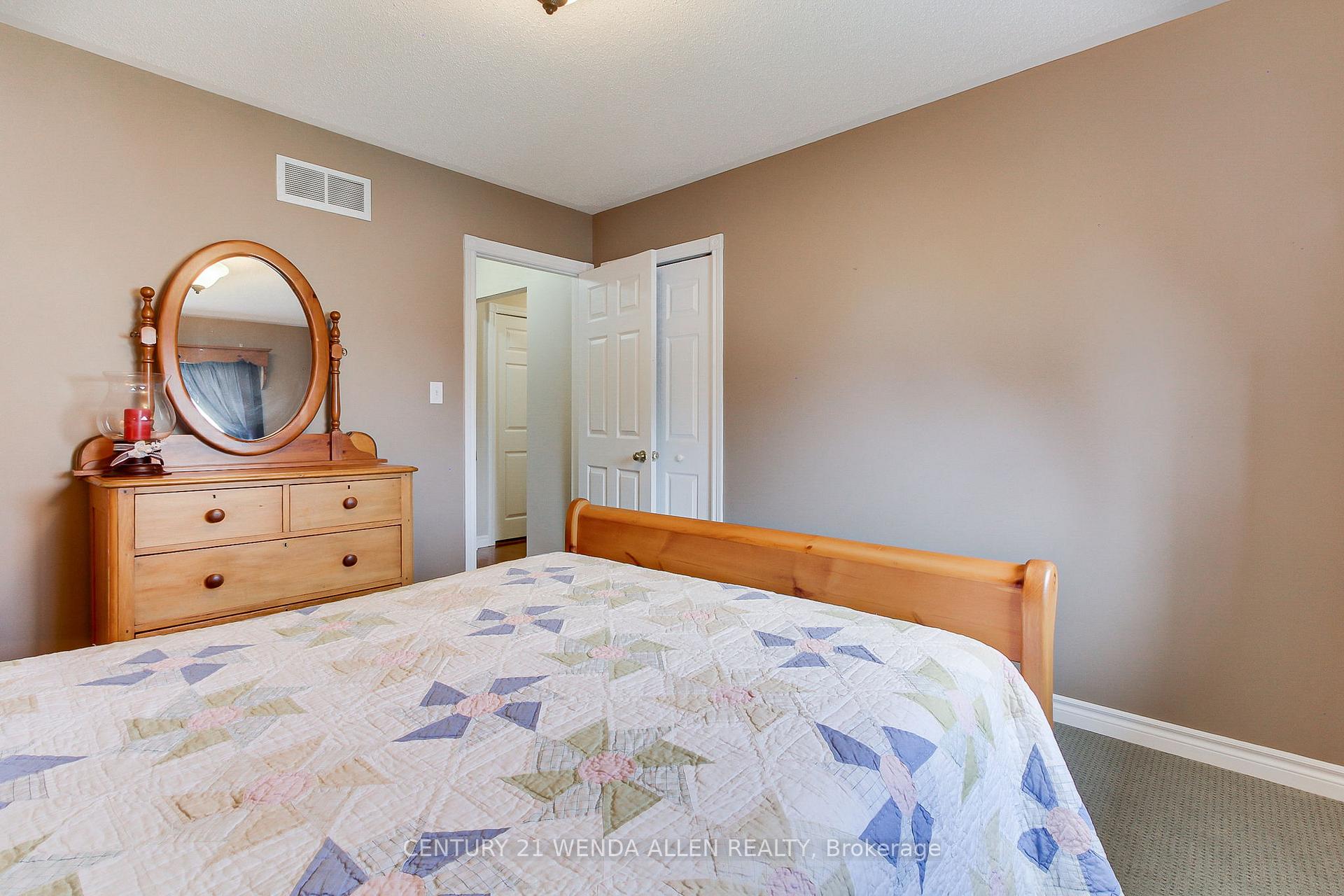 Photo 25 of 11 Low Boulevard, Uxbridge — HOMEH