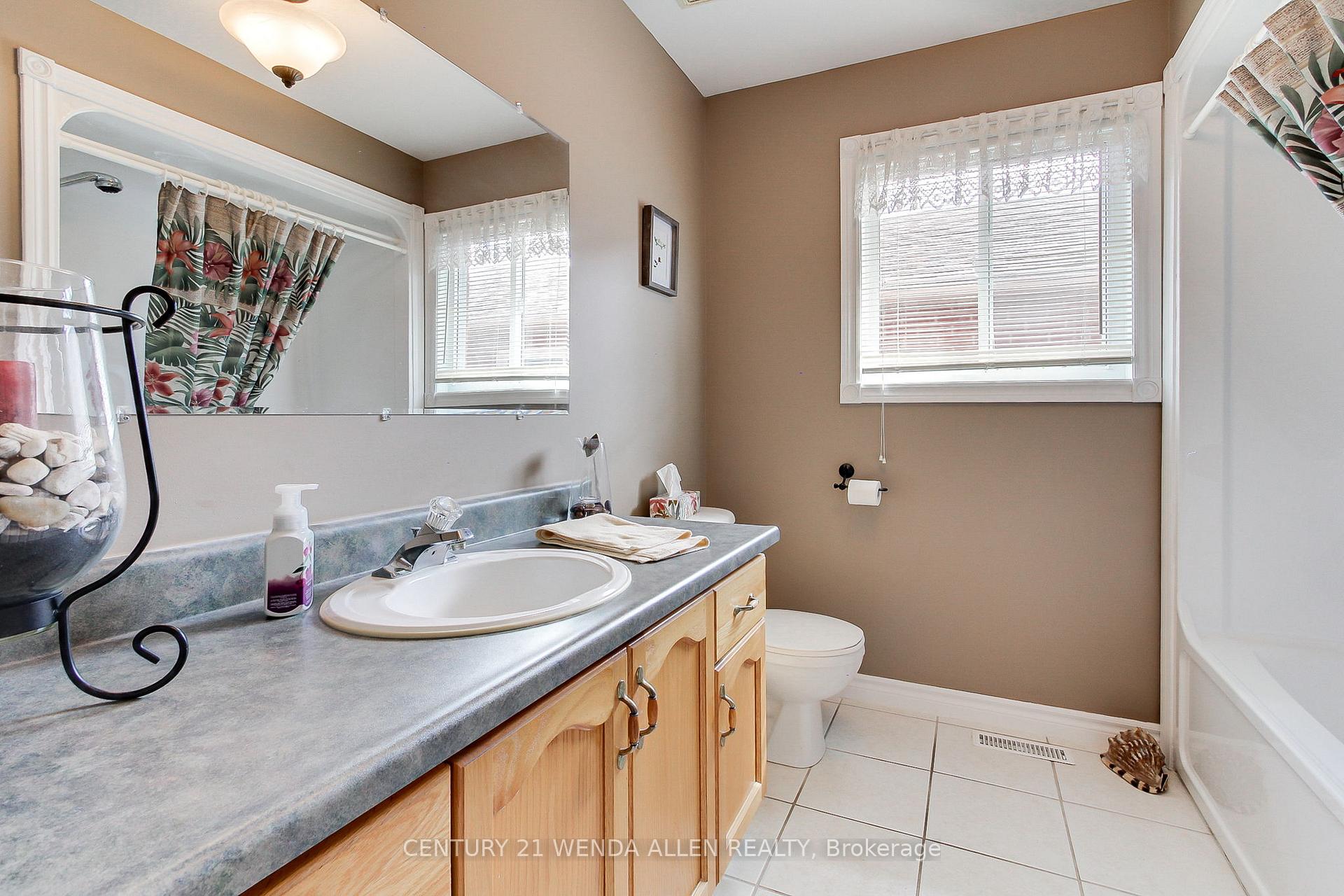 Photo 26 of 11 Low Boulevard, Uxbridge — HOMEH