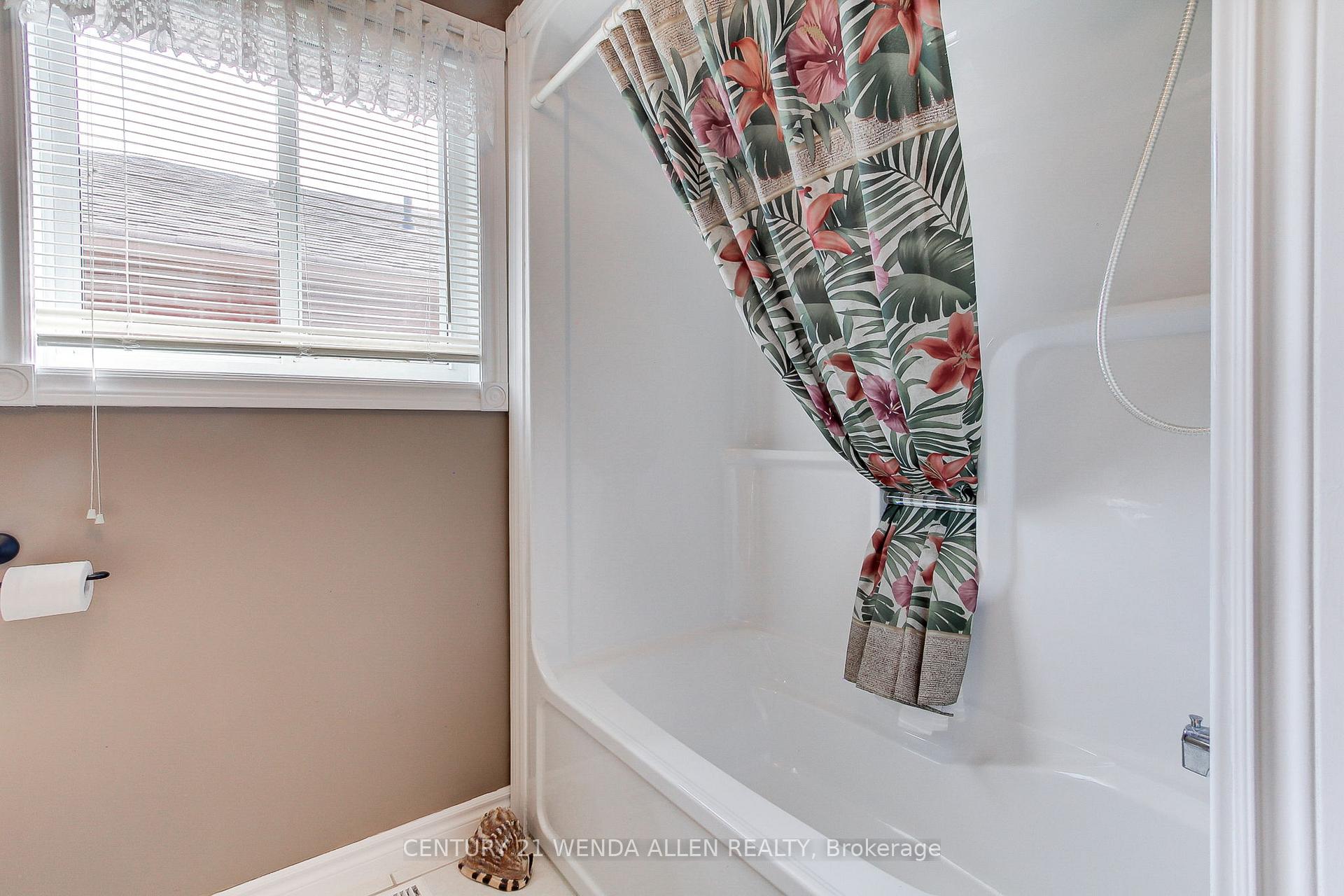 Photo 27 of 11 Low Boulevard, Uxbridge — HOMEH