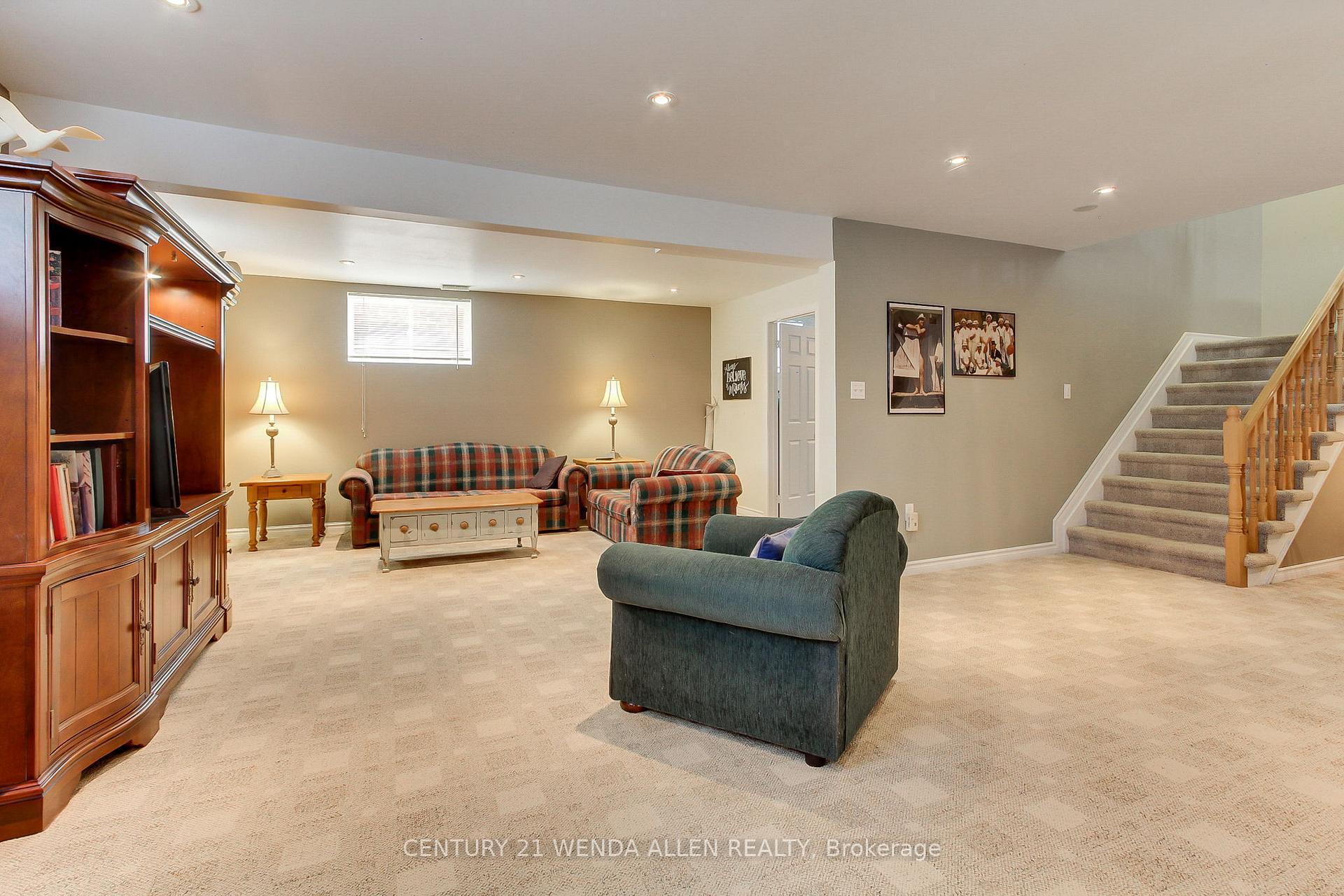 Photo 32 of 11 Low Boulevard, Uxbridge — HOMEH