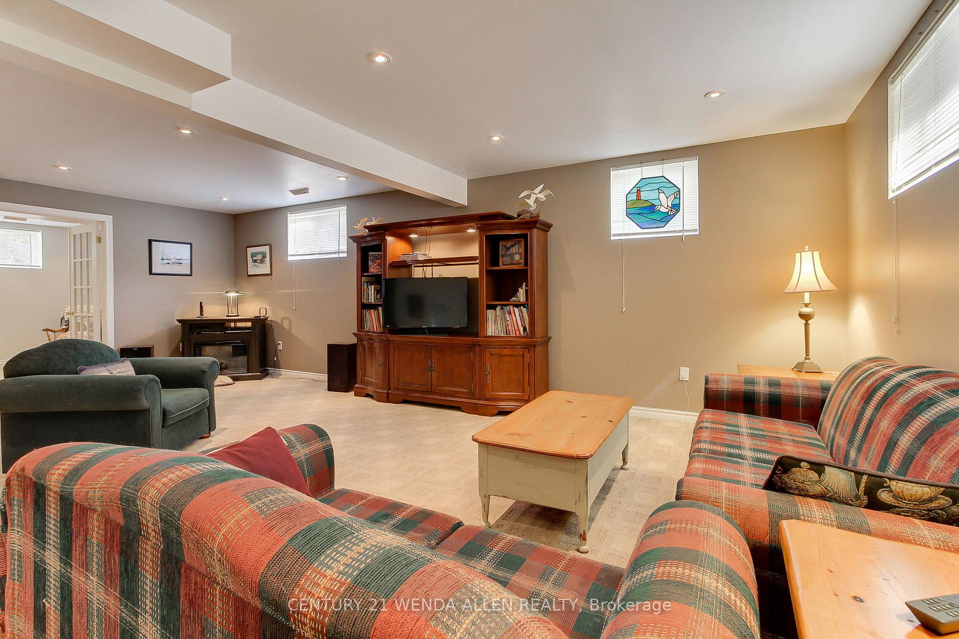 Photo 33 of 11 Low Boulevard, Uxbridge — HOMEH