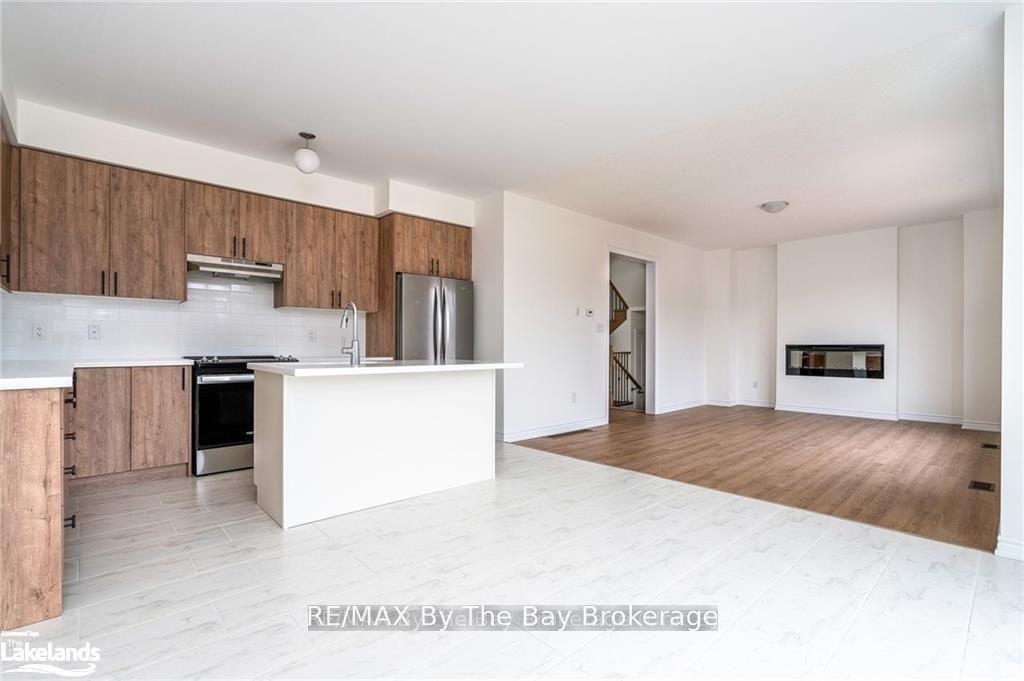 Photo 3 of 24 Simona Avenue, Wasaga Beach — HOMEH