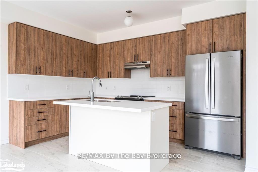 Photo 4 of 24 Simona Avenue, Wasaga Beach — HOMEH