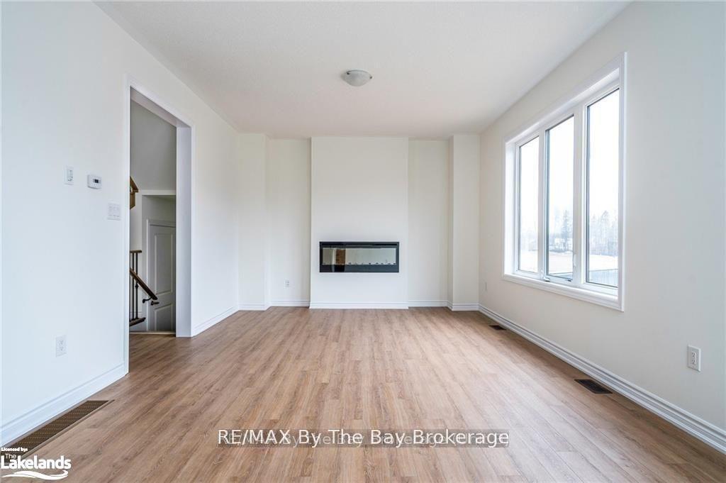 Photo 5 of 24 Simona Avenue, Wasaga Beach — HOMEH