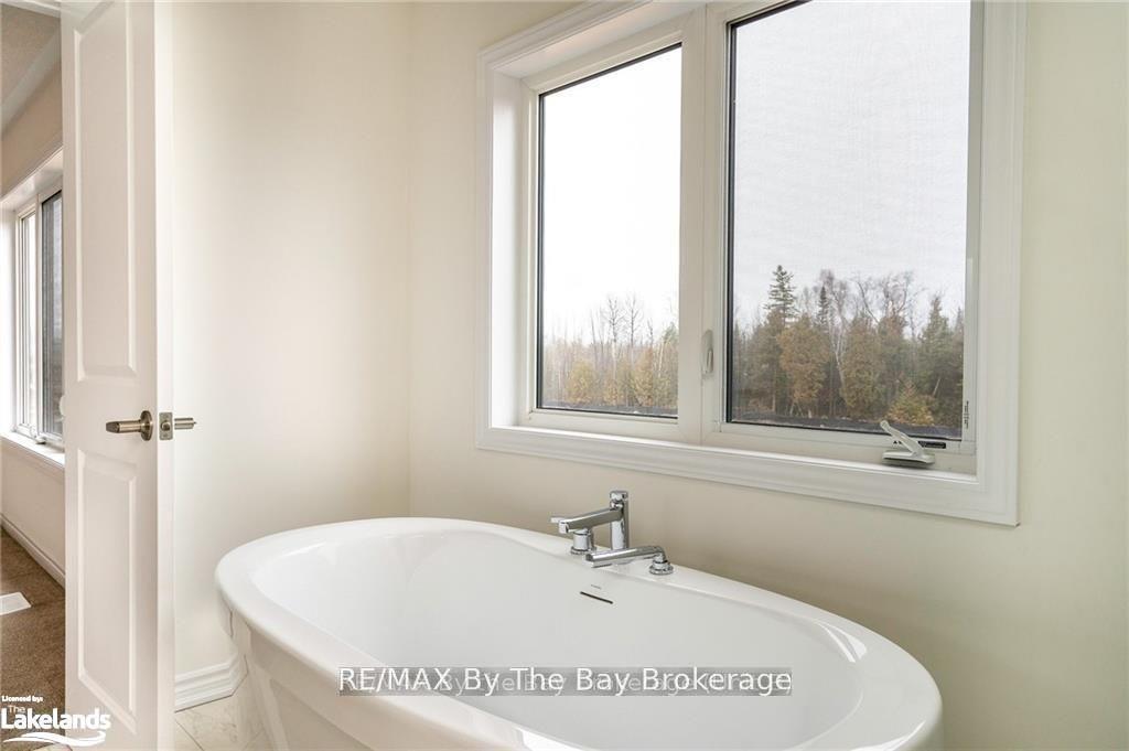 Photo 10 of 24 Simona Avenue, Wasaga Beach — HOMEH