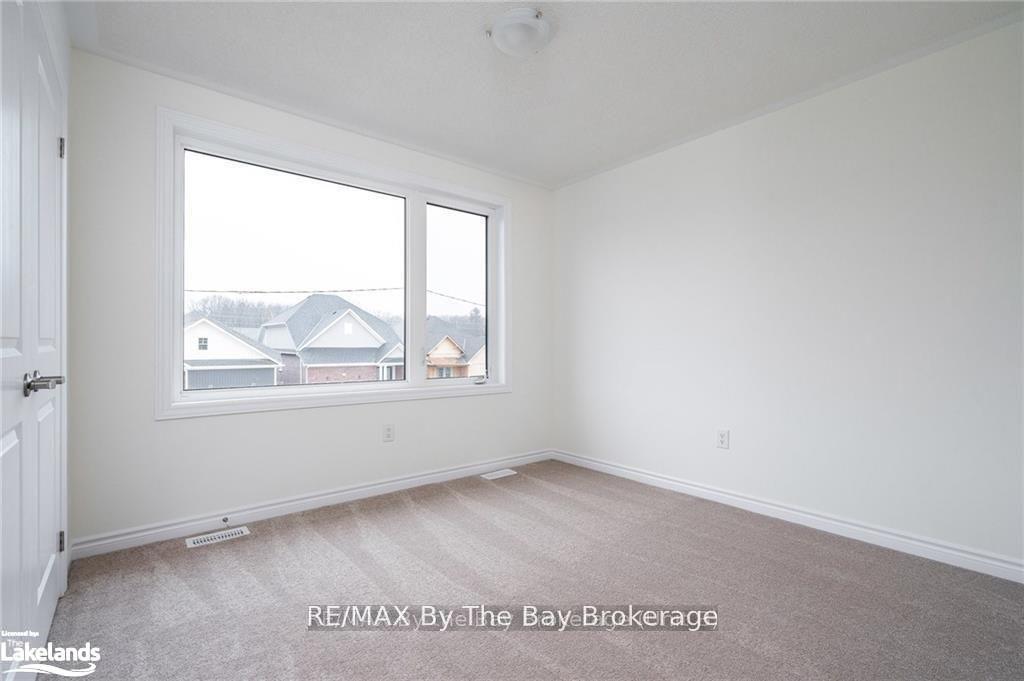 Photo 11 of 24 Simona Avenue, Wasaga Beach — HOMEH