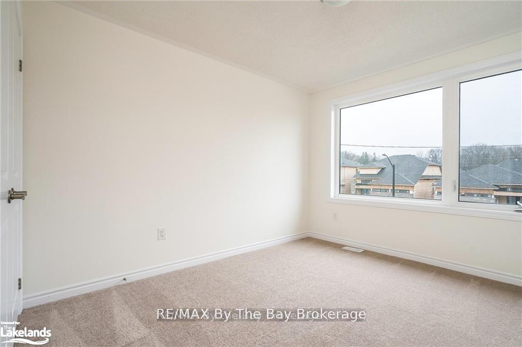 Photo 13 of 24 Simona Avenue, Wasaga Beach — HOMEH