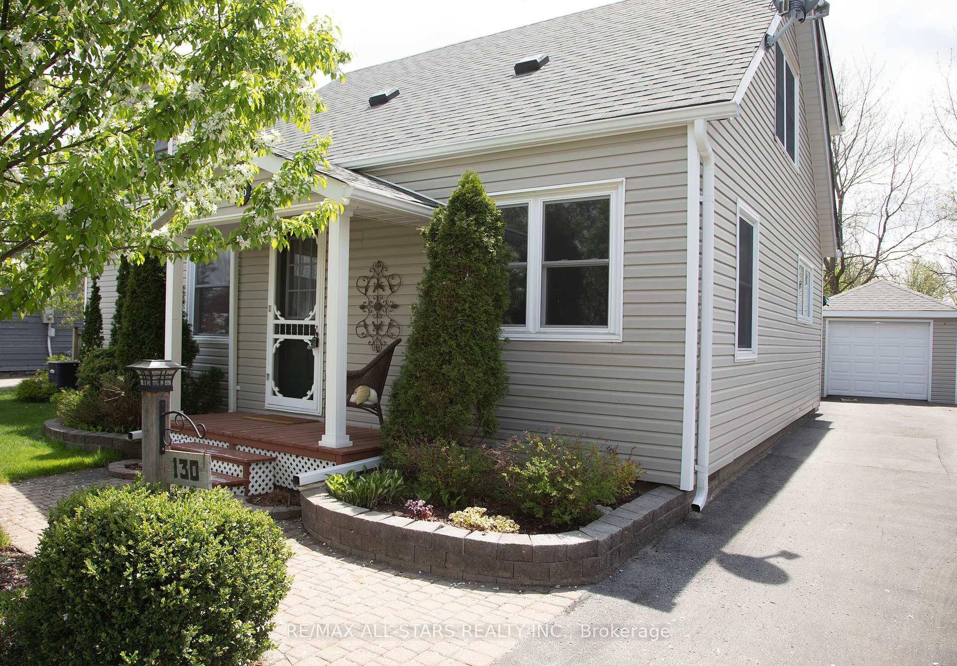 Photo 3 of 130 New Street, Uxbridge — HOMEH