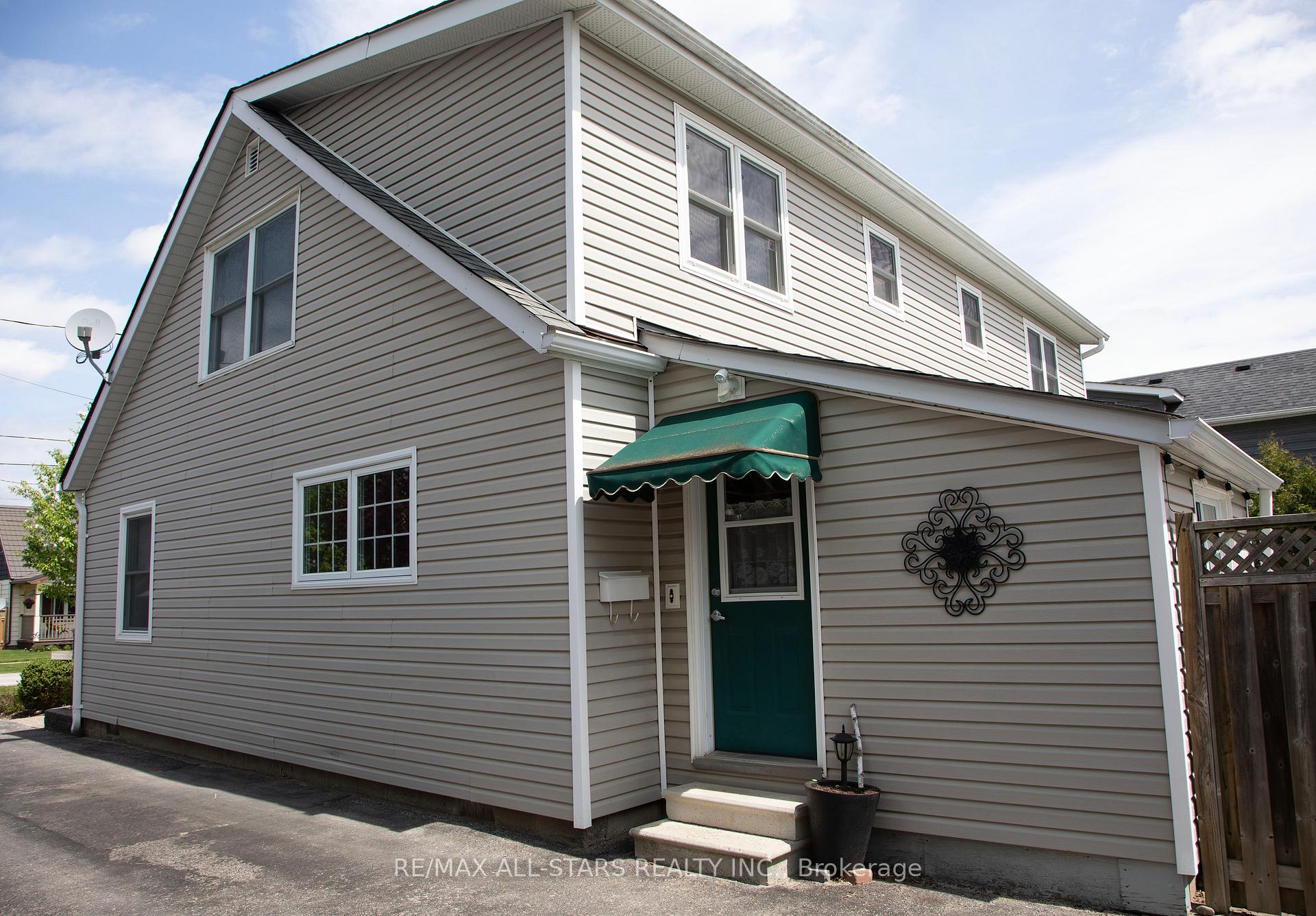 Photo 4 of 130 New Street, Uxbridge — HOMEH