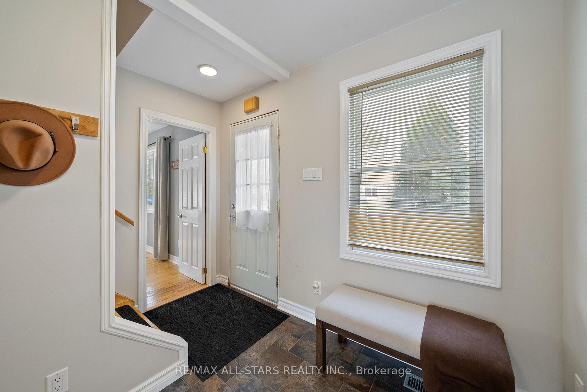 Photo 5 of 130 New Street, Uxbridge — HOMEH