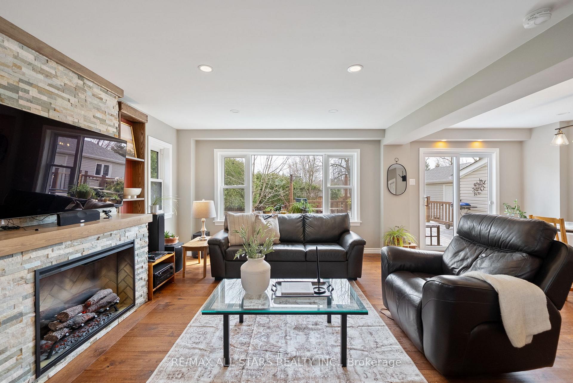 Photo 9 of 130 New Street, Uxbridge — HOMEH