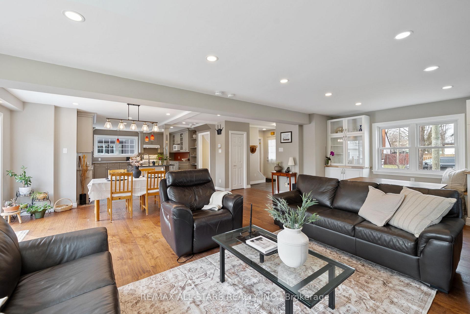 Photo 10 of 130 New Street, Uxbridge — HOMEH