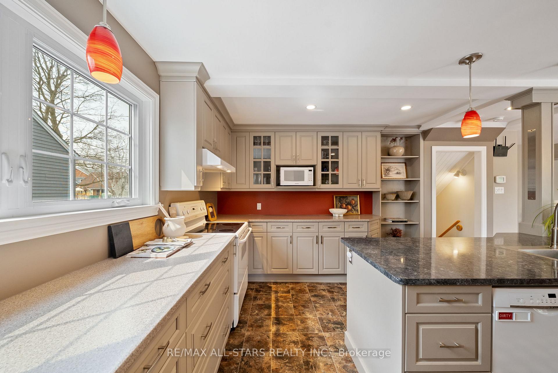 Photo 15 of 130 New Street, Uxbridge — HOMEH