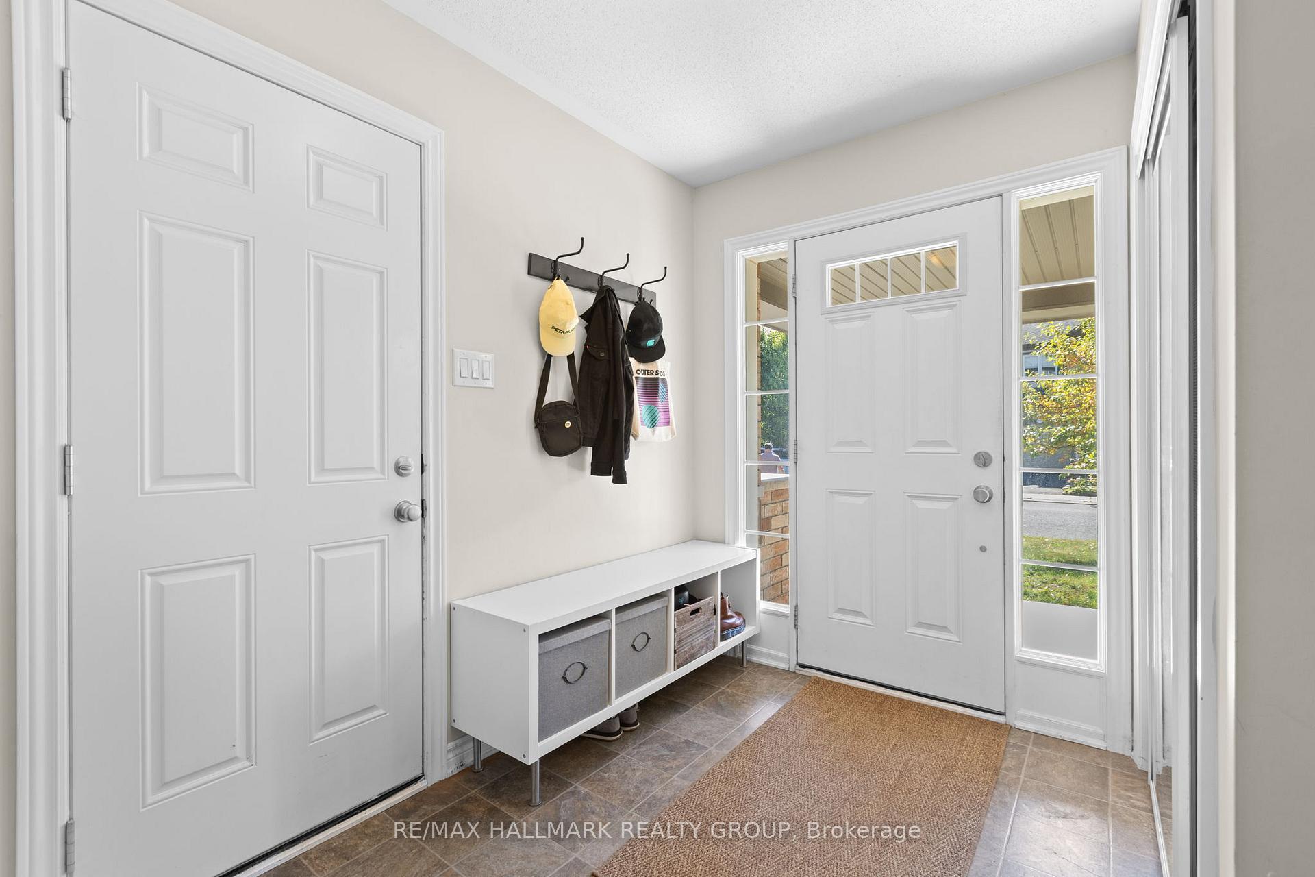 Photo 4 of 469 Meadowhawk Crescent, Ottawa, Barrhaven - Half Moon Bay — HOMEH