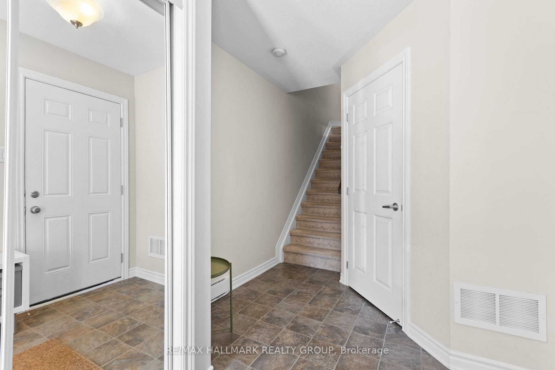 Photo 6 of 469 Meadowhawk Crescent, Ottawa, Barrhaven - Half Moon Bay — HOMEH