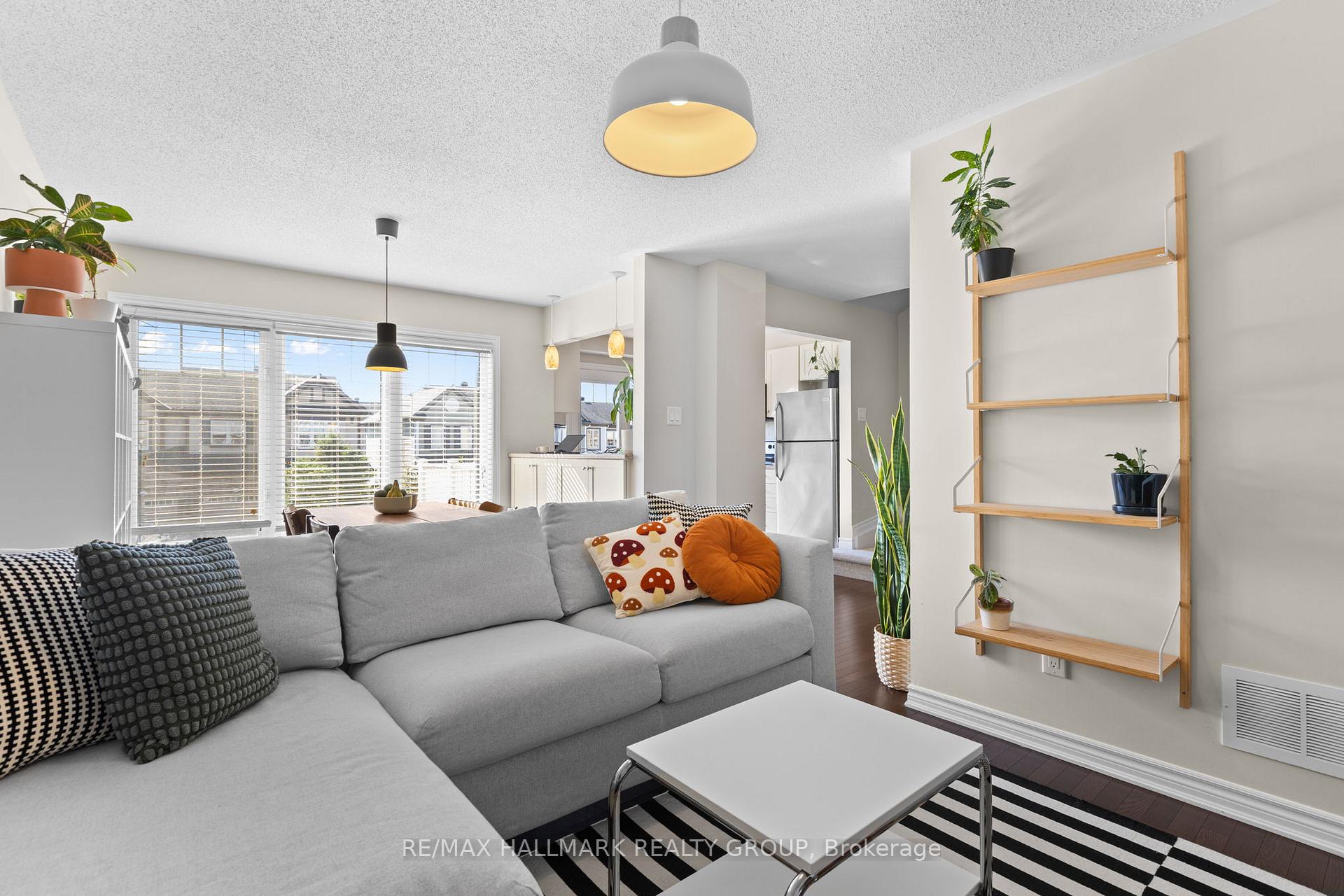 Photo 5 of 469 Meadowhawk Crescent, Ottawa, Barrhaven - Half Moon Bay — HOMEH